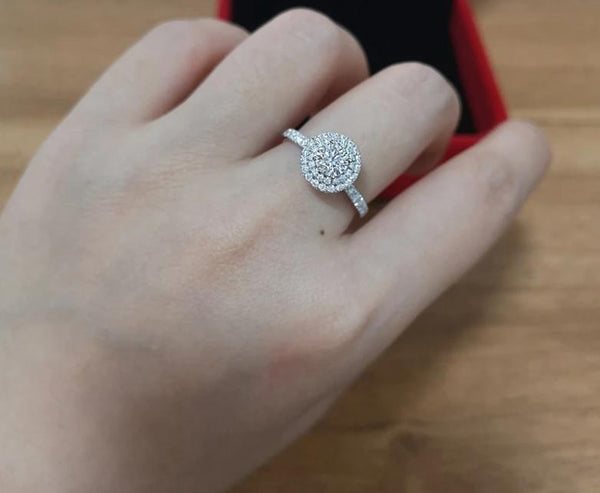18k white gold Ring with 5mm round shape DF moissanite stone for Women Party Jewelry